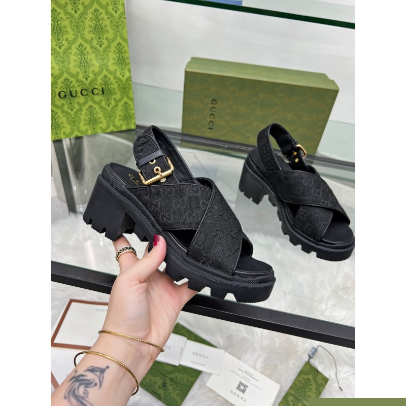 G*u*i sandals